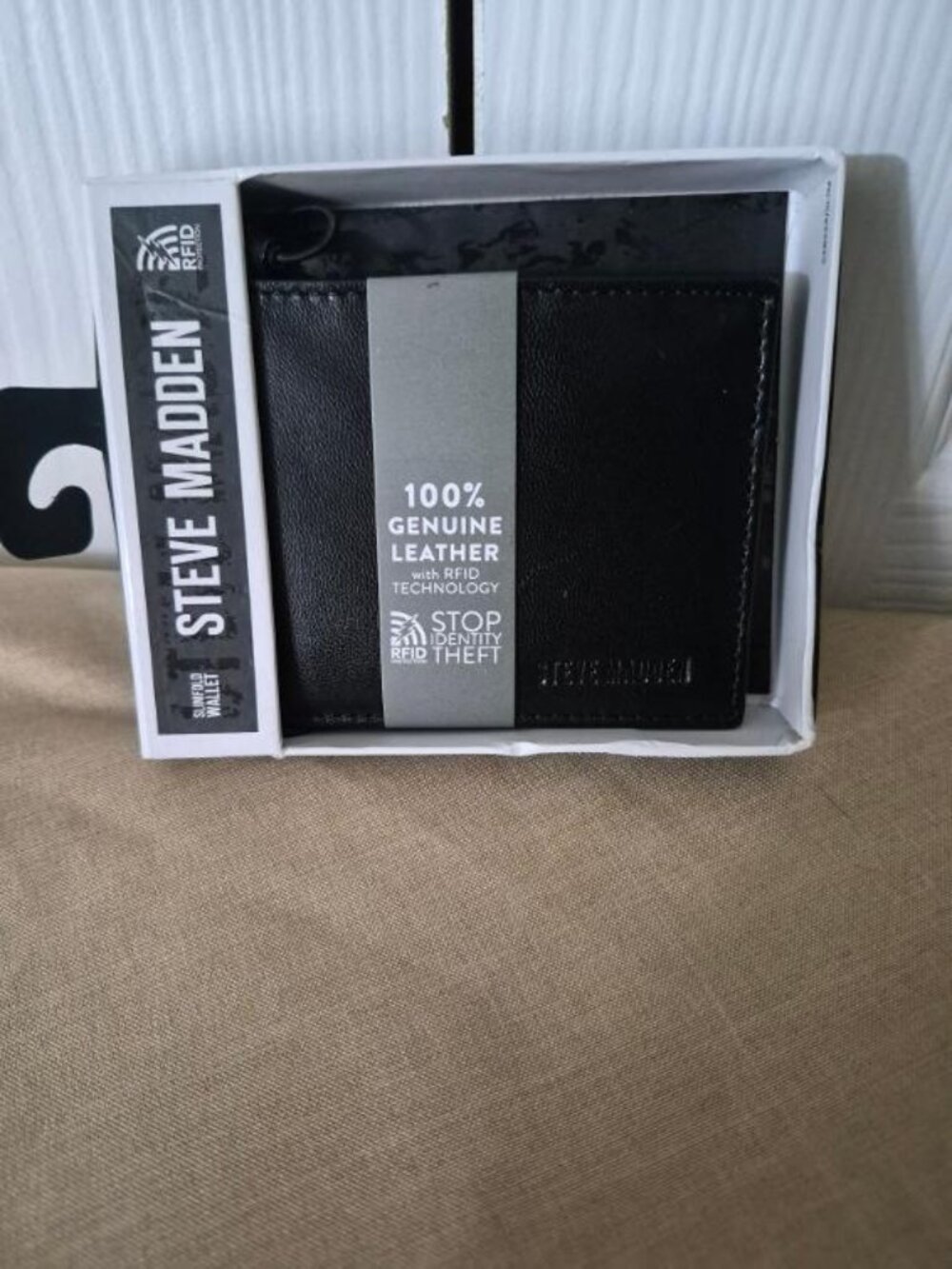 Steve Madden Men's Leather Wallet with RFID